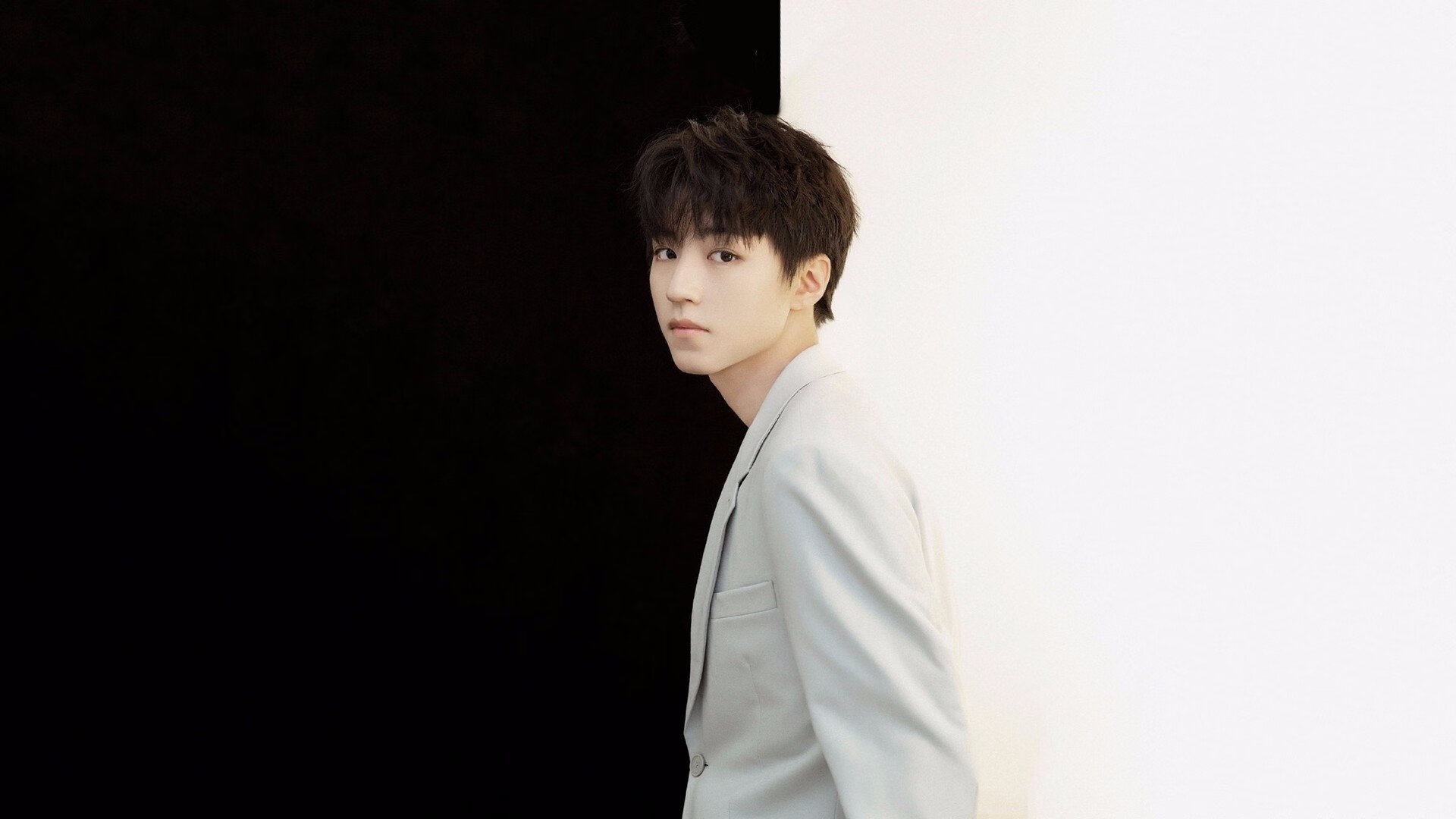 跳水细节精准中立代表队A得分稳定,跳水队打分